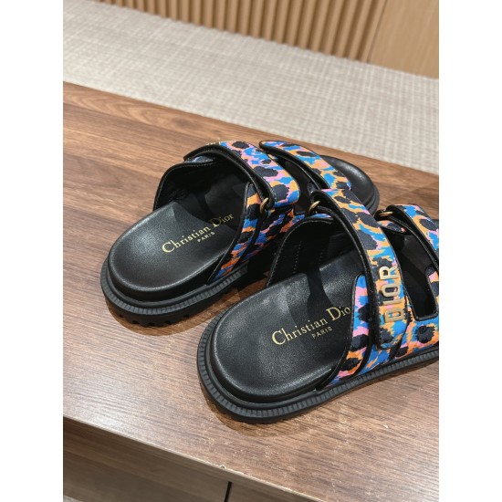 slippers 