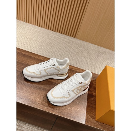 LV SNEAKERS