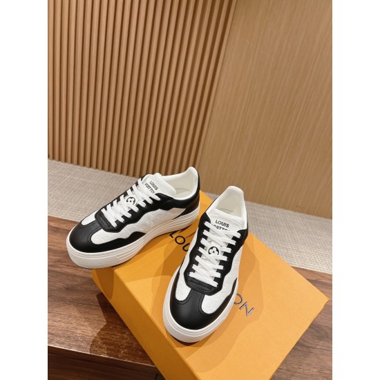 LV SNEAKERS