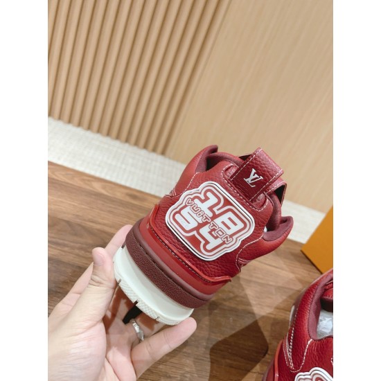 LV SNEAKERS