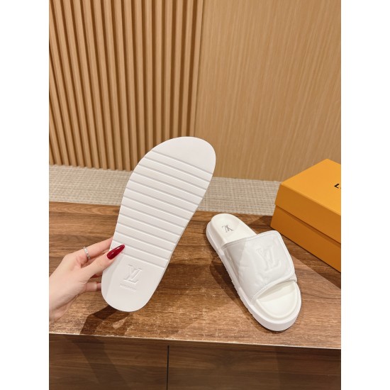 LV SLIPPERS
