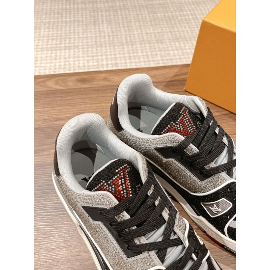 LV SNEAKERS