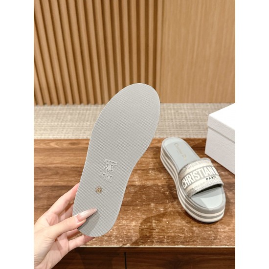 slippers slippers