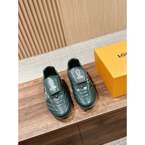 LV SNEAKERS
