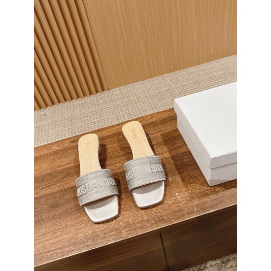 slippers 