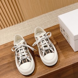 Embroidered Canvas Shoes