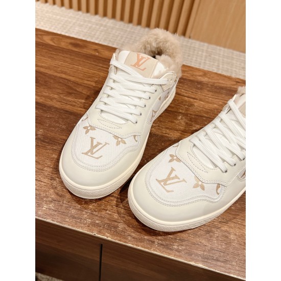 LV SNEAKERS