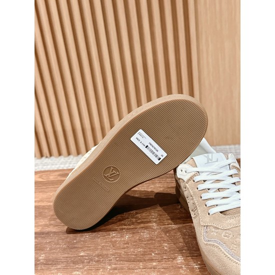 LV SNEAKERS