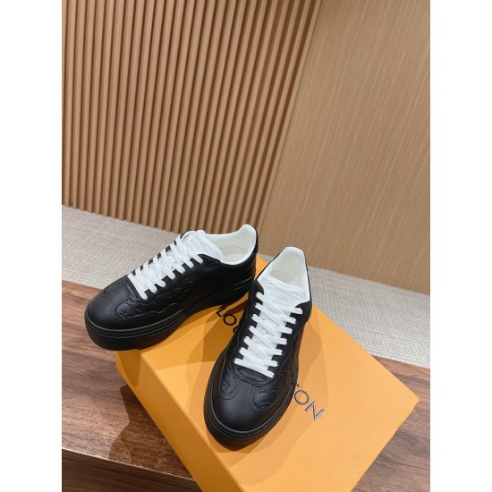 LV SNEAKERS