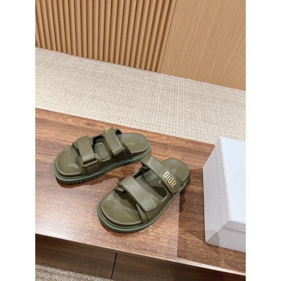 slippers 
