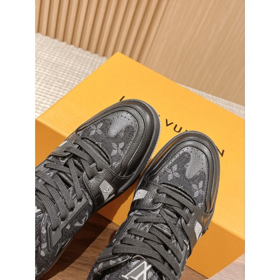 LV SNEAKERS