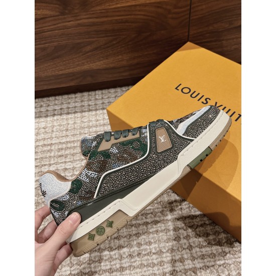 LV SNEAKERS
