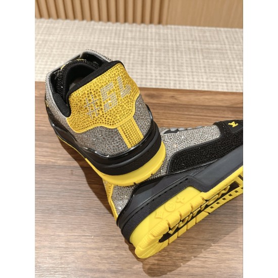 LV SNEAKERS