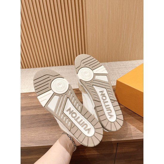 LV SNEAKERS