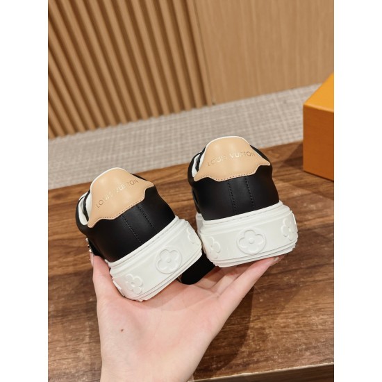 LV SNEAKERS