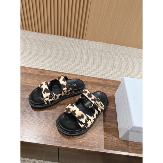 slippers 