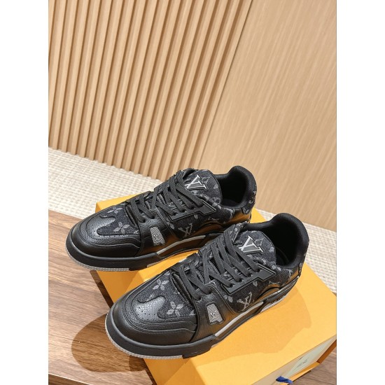 LV SNEAKERS