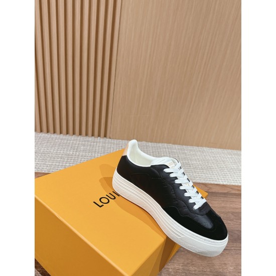 LV SNEAKERS