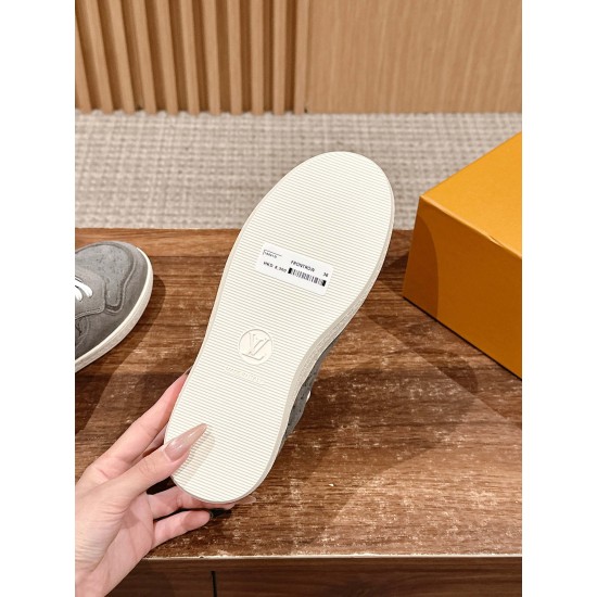 LV SNEAKERS