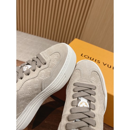 LV SNEAKERS