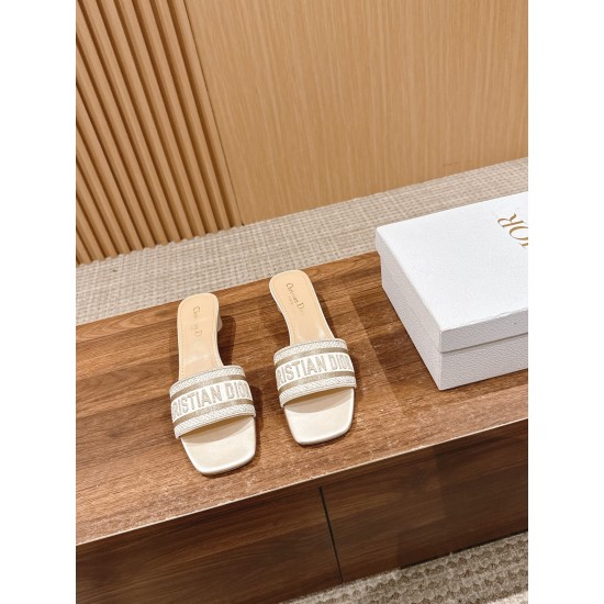 slippers 