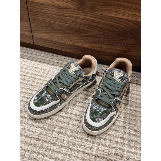 LV SNEAKERS