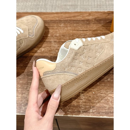 LV SNEAKERS
