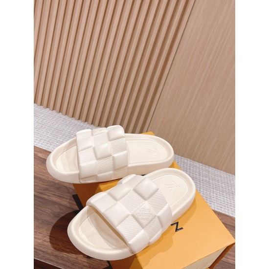 LV SLIPPERS