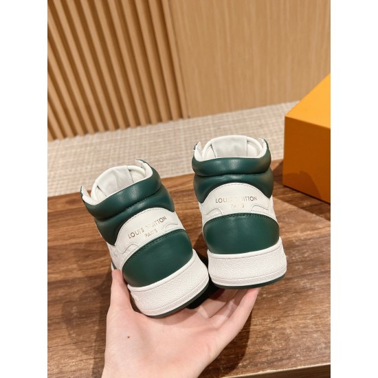 LV SNEAKERS