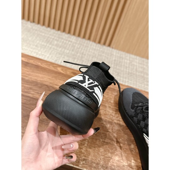 LV SNEAKERS