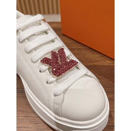 LV SNEAKERS