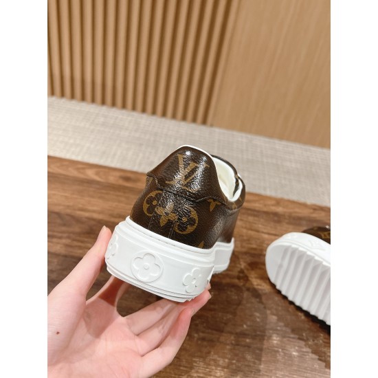 LV SNEAKERS