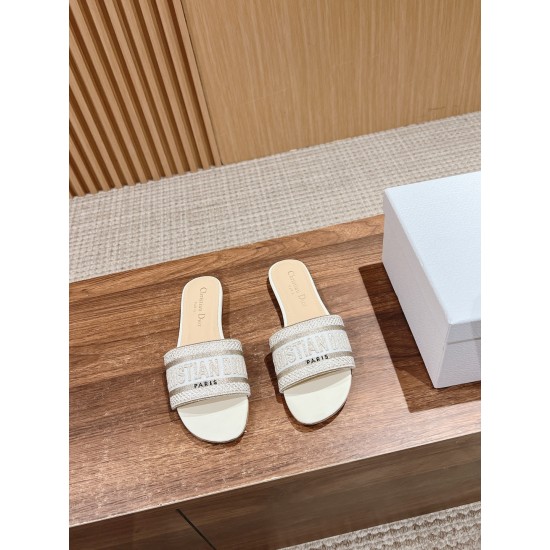 slippers 