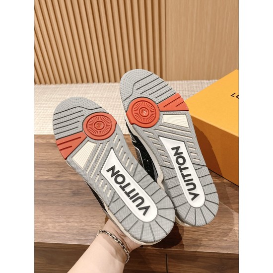 LV SNEAKERS