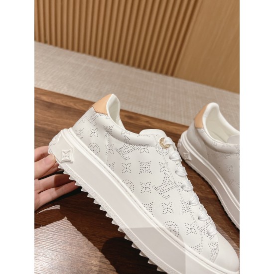 LV SNEAKERS