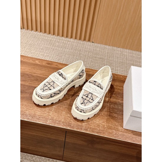 open-toed shoe open-toed shoe