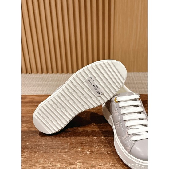LV SNEAKERS