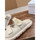 slippers slippers