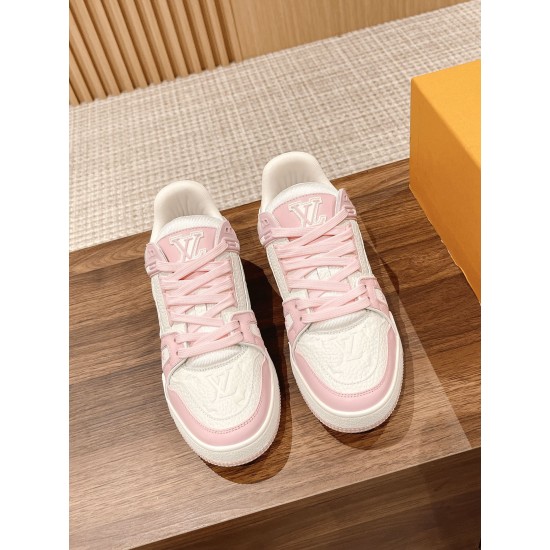LV SNEAKERS