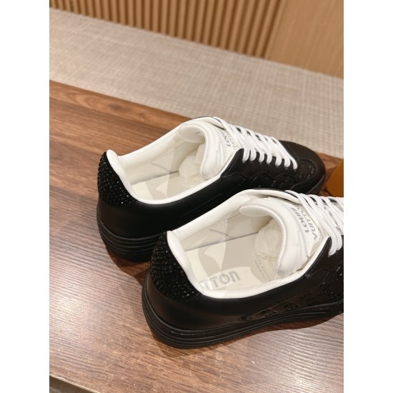 LV SNEAKERS