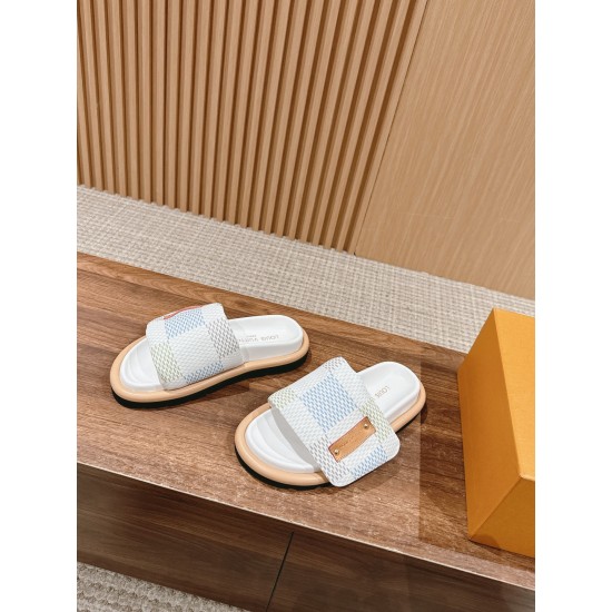 LV SLIPPERS