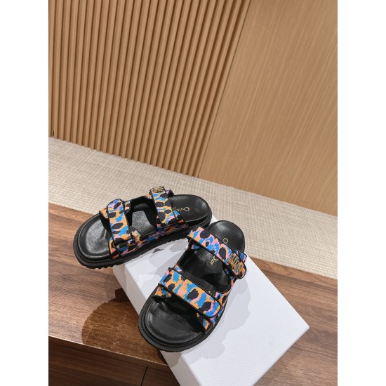 slippers 