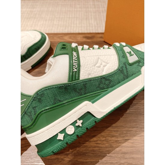 LV SNEAKERS