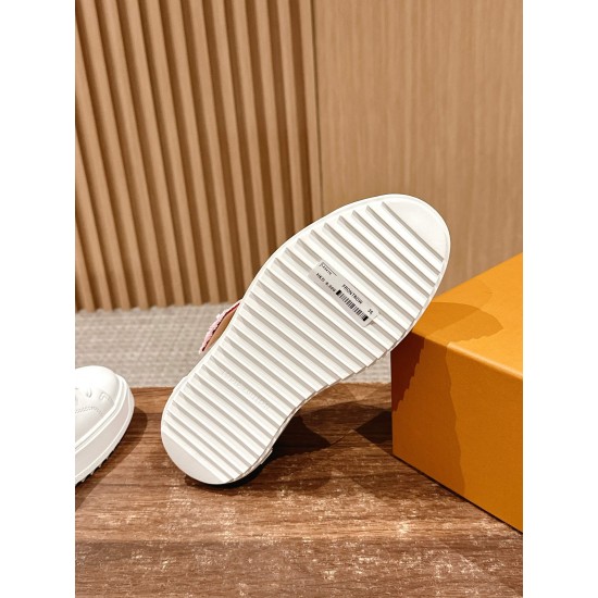 LV SNEAKERS