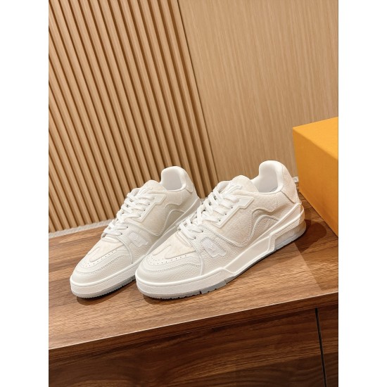 LV SNEAKERS