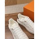 LV SNEAKERS