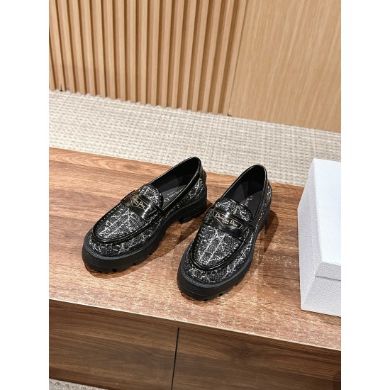 open-toed shoe open-toed shoe