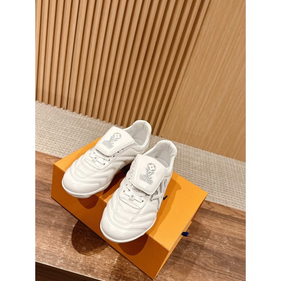 LV SNEAKERS