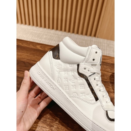 LV SNEAKERS