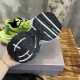 3XL sneaker runner